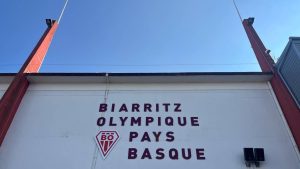 façade du club de rugby du biarritz olympique